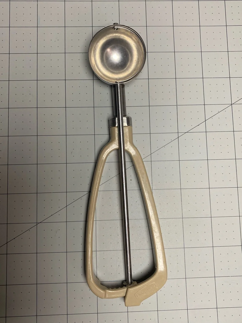Rubbermaid Beige and Stainless Steel Spring-Action Ice Cream Scoop